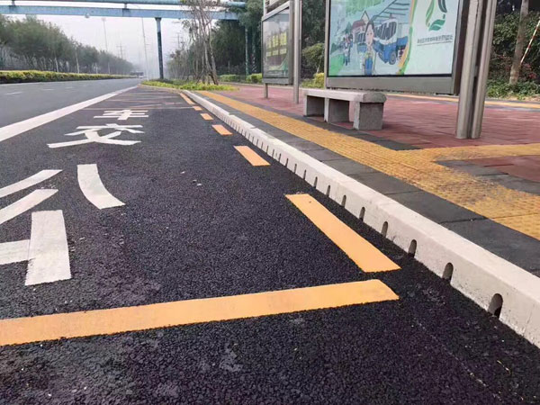 公交車站排水溝